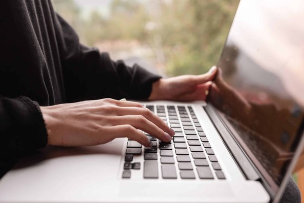 Quels outils de marketing par e-mail optimisent les conversions pour une plateforme de cours en ligne?